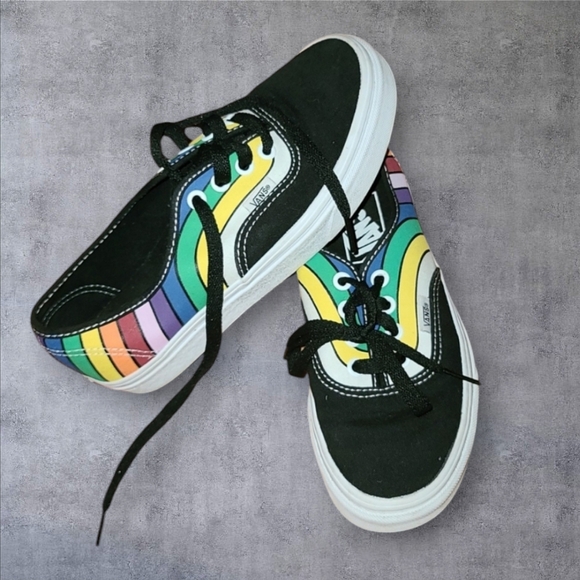 EUC Like new Van's men's size 4.5 or women's size 6 0 super cute!!! - Picture 1 of 6